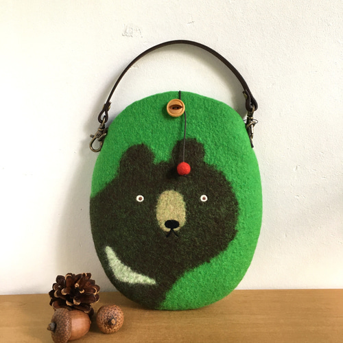 受注制作】羊毛フェルト 丸型ミニバッグ（クマ） ポーチ komakoma 通販  