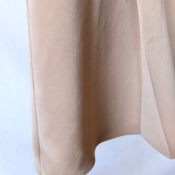 ピンクベージュのジャンパースカート(サロペットスカート)【フォーマル/くすみピンク/肩パールボタン】 4枚目の画像