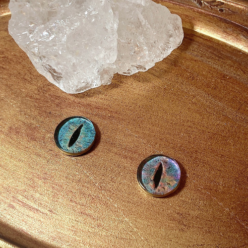 猫目魅惑オッドアイ☆ガラスレジンピアス/イヤリング ピアス（スタッド