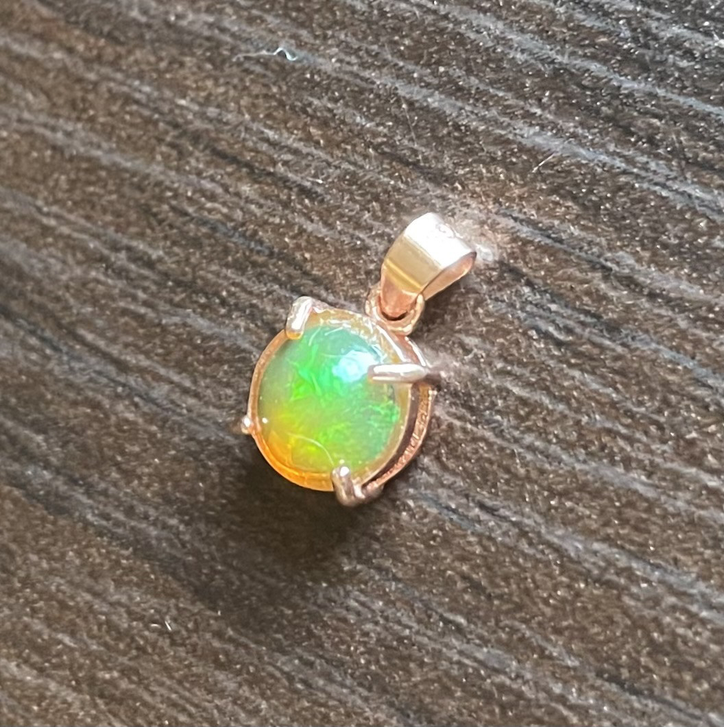 ファイアオパール　ペンダントトップ　（ピンクゴールド）        Ω