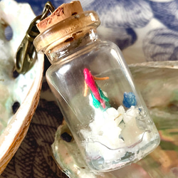 アマビエのバックチャーム（その5）妖精標本商会　小瓶の妖精　妖精・フェアリー　バックチャーム　妖精アクセサリー 2枚目の画像