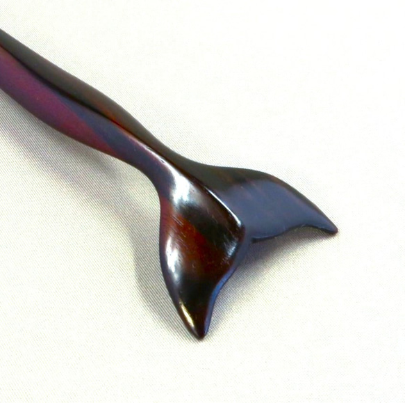 木簪 鯨のかんざし 木製 SKT/縞黒檀  防水 2枚目の画像