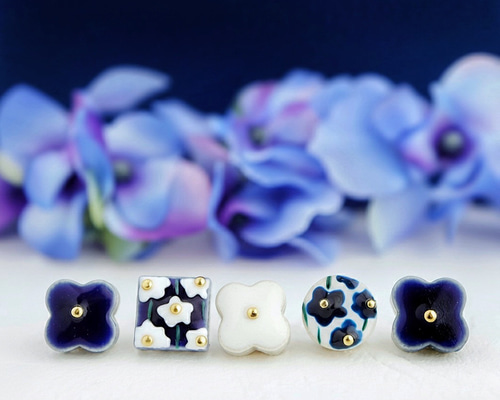 定番人気】ネイビー ブルー ホワイト 花 美濃焼 ピアス 冬 イヤリング