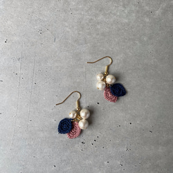 レース編みの葉っぱとコットンパールーピアス.イヤリング 1枚目の画像