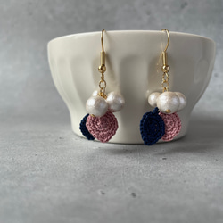 レース編みの葉っぱとコットンパールーピアス.イヤリング 2枚目の画像