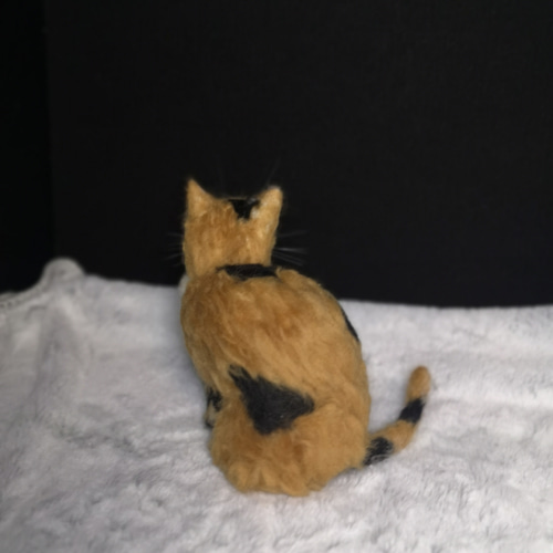 LocoMocoNeco 羊毛フェルト 猫 ちょこんとお座り子猫(三毛