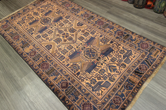 アンティークの風合い美しい部族絨毯　アフガニスタン　トライバルラグ　ヴィンテージ手織り絨毯　116x210cm　＃448 2枚目の画像