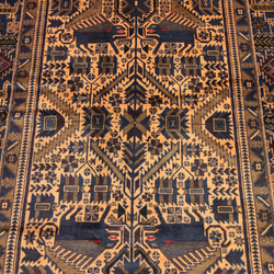 アンティークの風合い美しい部族絨毯　アフガニスタン　トライバルラグ　ヴィンテージ手織り絨毯　116x210cm　＃448 4枚目の画像
