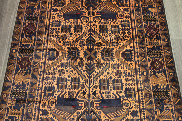 アンティークの風合い美しい部族絨毯　アフガニスタン　トライバルラグ　ヴィンテージ手織り絨毯　116x210cm　＃448 4枚目の画像