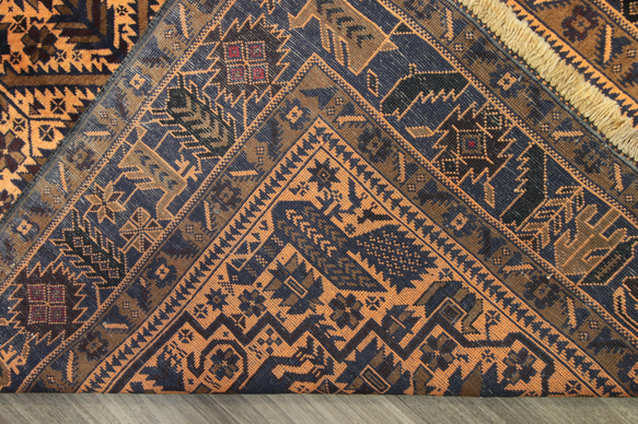 アンティークの風合い美しい部族絨毯　アフガニスタン　トライバルラグ　ヴィンテージ手織り絨毯　116x210cm　＃448 8枚目の画像