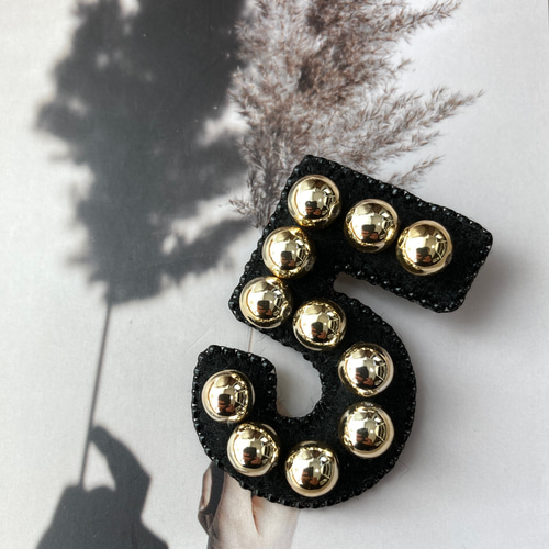 ビーズ刺繍ブローチ クール №5 モチーフ 数字 5 ブローチ happa 通販  