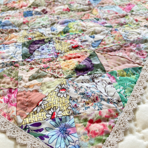 三角つなぎのパッチワークタペストリー パッチワークキルト