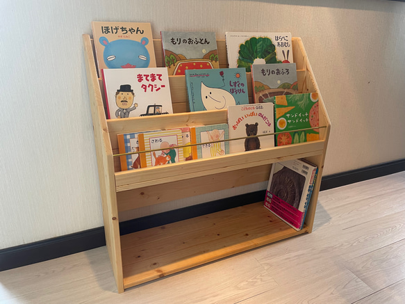 絵本棚　絵本ラック　ハンドメイド Amazon.co.jp: 絵本ラック ロータイプ ハンドメイド 完成品 絵本棚