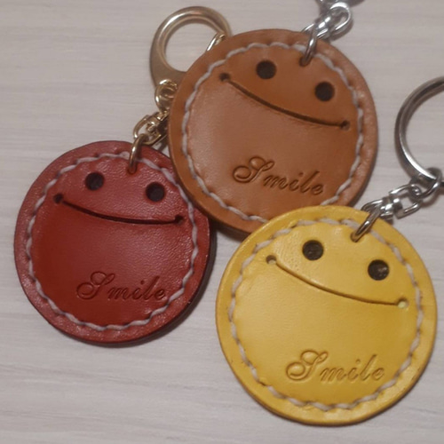 受注製作] スマイル キーホルダー革 キーホルダー 手作り工房 通販