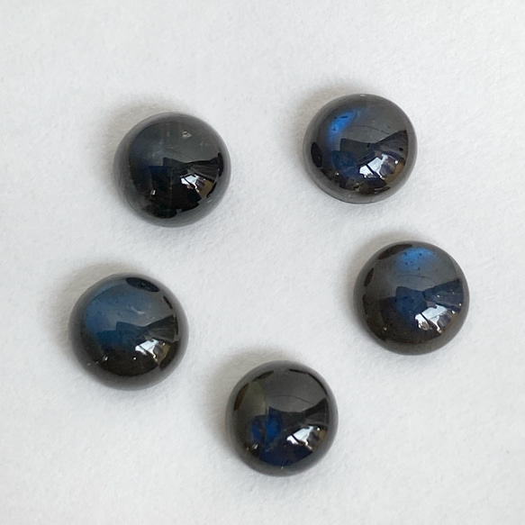 【1個】ブラックラブラドライト　6×6mm 　ラウンド　カボション　マダガスカル産　宝石質　ダークブルー 1枚目の画像