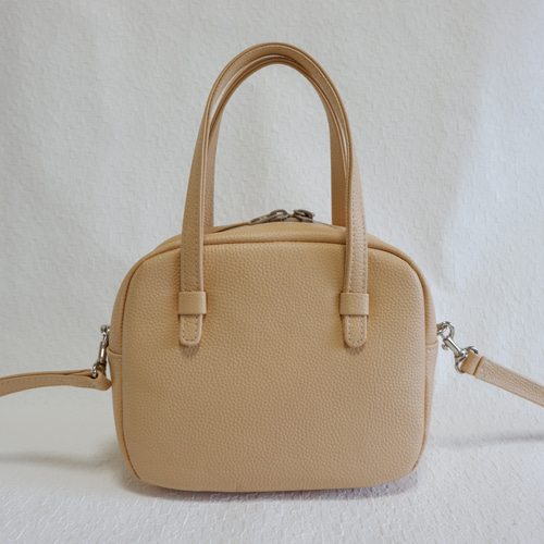 未使用　土屋鞄　ハーネス　ミニボストンバック　牛革　ベルト　ベージュ 牛革 2way ミニボストンバッグ 丸型（ショルダー手紐付き） 2way