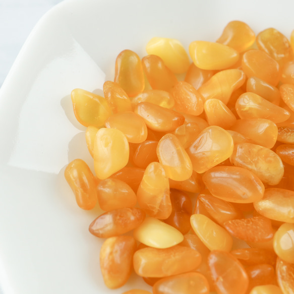 《Creema限定》ミルキーカラー 天然琥珀の金木犀 秋色 イヤーカフ 秋 花 キンモクセイ 5枚目の画像