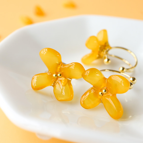 《Creema限定》ミルキーカラー 天然琥珀の金木犀 秋色 イヤーカフ 秋 花 キンモクセイ 2枚目の画像