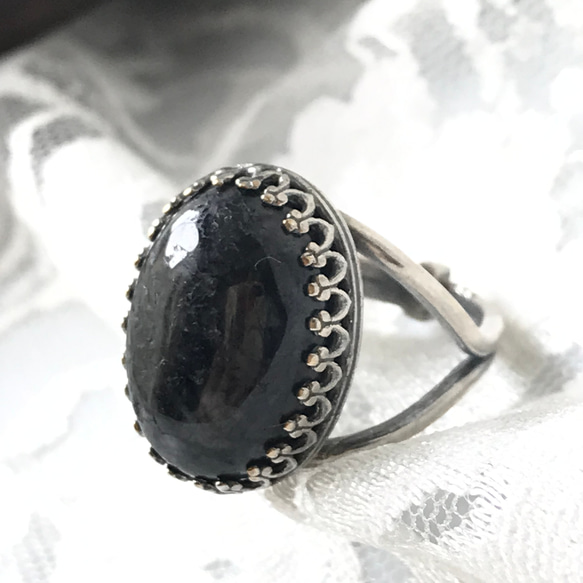 希少・・５月誕生石　ビルマ産 黒翡翠の指輪（１８×１３㎜・８〜２２号・SV925に変更可能） 15枚目の画像