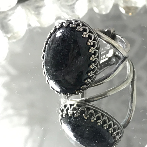 希少・・５月誕生石　ビルマ産 黒翡翠の指輪（１８×１３㎜・８〜２２号・SV925に変更可能） 13枚目の画像