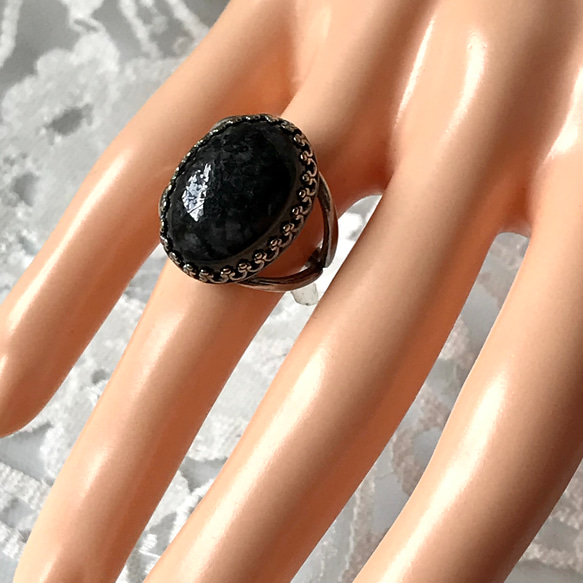 希少・・５月誕生石　ビルマ産 黒翡翠の指輪（１８×１３㎜・８〜２２号・SV925に変更可能） 5枚目の画像