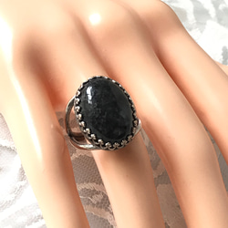 希少・・５月誕生石　ビルマ産 黒翡翠の指輪（１８×１３㎜・８〜２２号・SV925に変更可能） 10枚目の画像