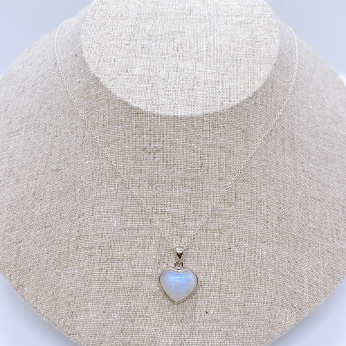 レインボームーンストーン ハート型ペンダント 直感力アップ・潜在能力を引き出す】ハート型♪ 高品質大ぶり