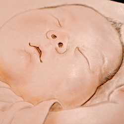 なでなでできる赤ちゃん似顔絵　本革製［オーダーメイド］ 8枚目の画像
