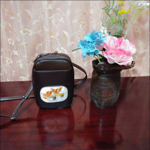 特注 お客様お持ち込みの刺繍を枠内に使い作成します