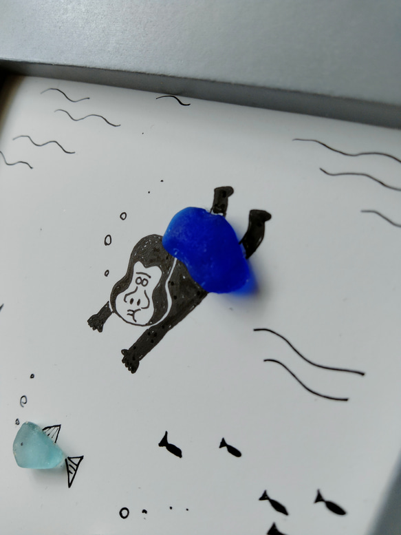 シーグラスアート「素潜り」　ミニ額　イラスト　海の生き物　海　夏 3枚目の画像