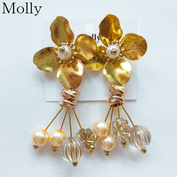 ハンドメイドピアス 大ぶり ゴールド お花 揺れるピアス