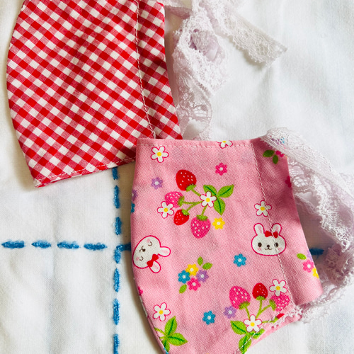 ハンドメイド レース紐、キッズマスク 赤チェック、うさぎ柄 2枚セット 