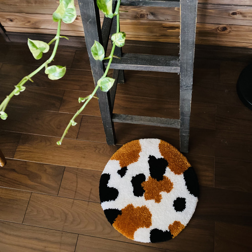 三毛猫のラグ φ33cm 猫 プレゼント 誕生日 インテリア cat 毛糸 パンチ