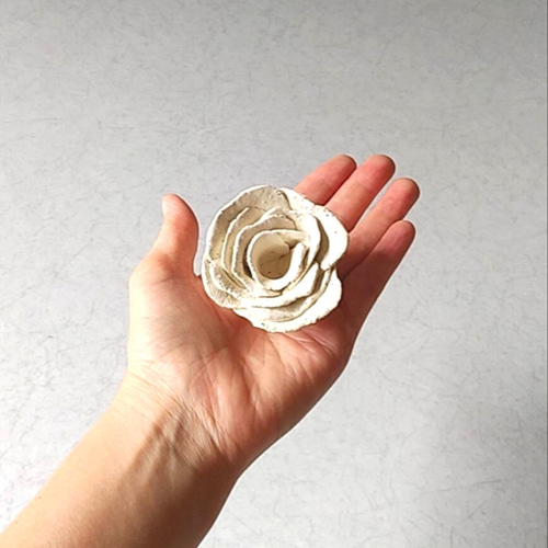 陶の一輪挿し(試験管1本付)【アンティーク風の白いバラ】 一輪挿し