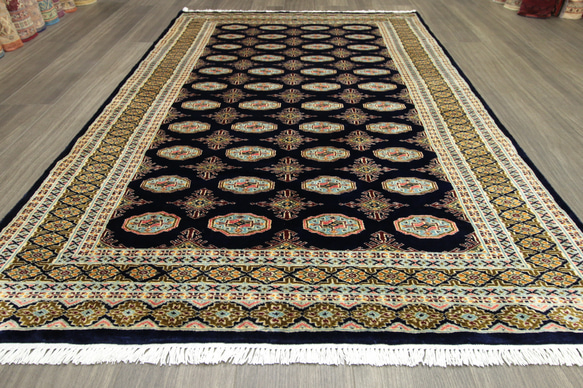 新品　トルクメンボハラデザイン　艶々高級ラグ　パキスタン手織り絨毯　アクセントラグ　126x190cm　＃150 10枚目の画像
