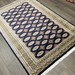 新品　トルクメンボハラデザイン　艶々高級ラグ　パキスタン手織り絨毯　アクセントラグ　126x190cm　＃150 2枚目の画像