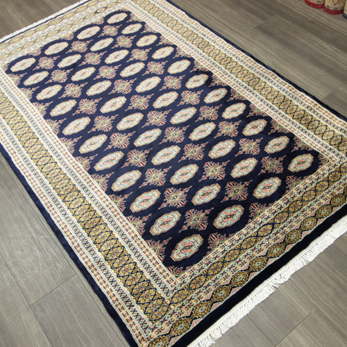 新品 トルクメンボハラデザイン 艶々高級ラグ パキスタン手織り 新品 トルクメンボハラデザイン 艶々高級ラグ パキスタン手織り