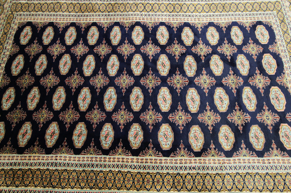 新品　トルクメンボハラデザイン　艶々高級ラグ　パキスタン手織り絨毯　アクセントラグ　126x190cm　＃150 9枚目の画像