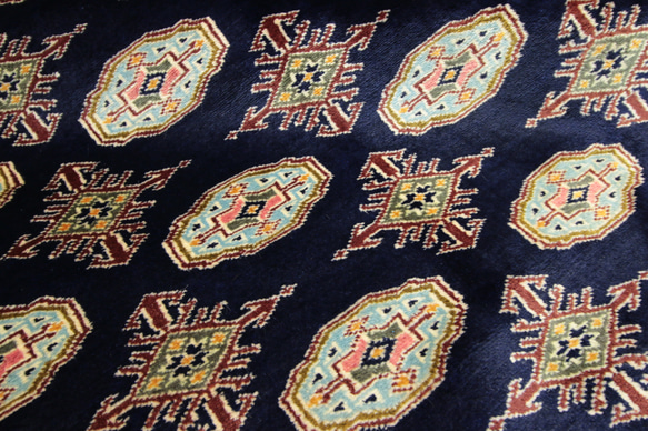 新品　トルクメンボハラデザイン　艶々高級ラグ　パキスタン手織り絨毯　アクセントラグ　126x190cm　＃150 8枚目の画像