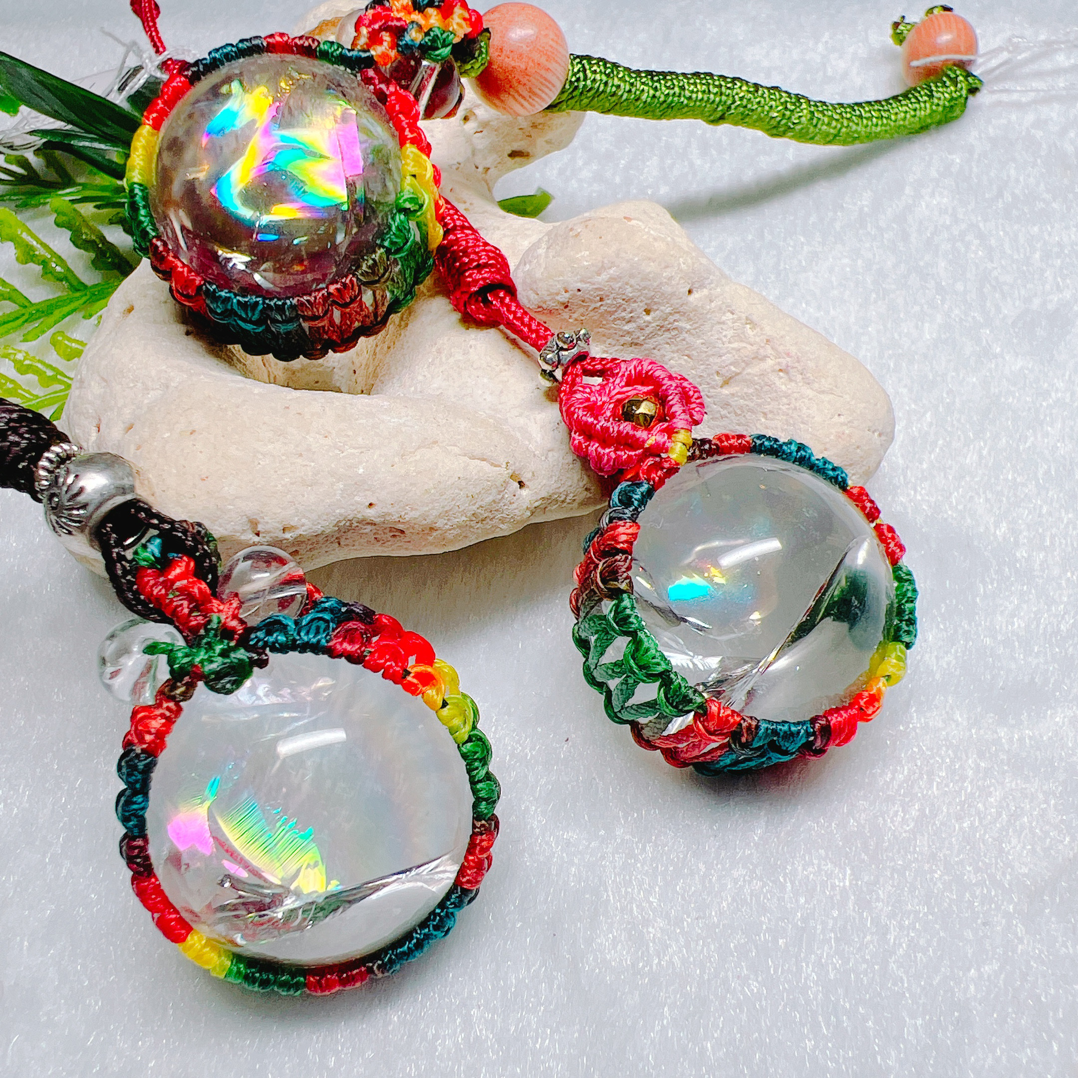 『粋光』虹入りアイリスクォーツのマクラメペンダントネックレス ペンダントトップ 水晶 アイリスクォーツ 虹入り 六芒星