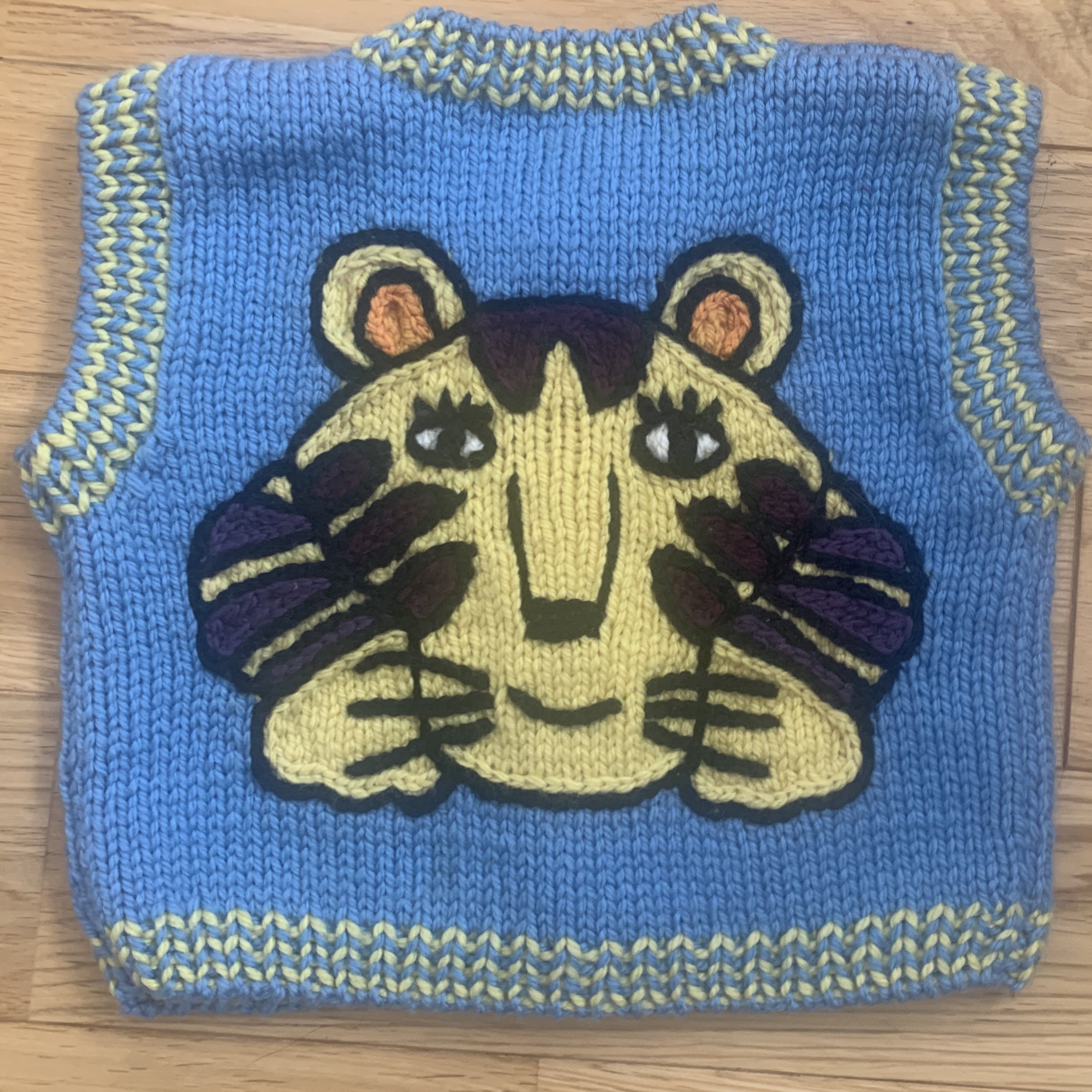 秋冬・とらのちびっこ前開きベスト　70〜80cm