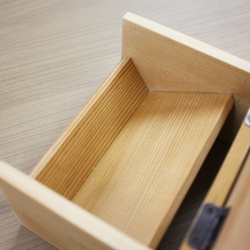 国産天然木】職人手作り 木製カードスタンド【端材】 その他雑貨 SOBI