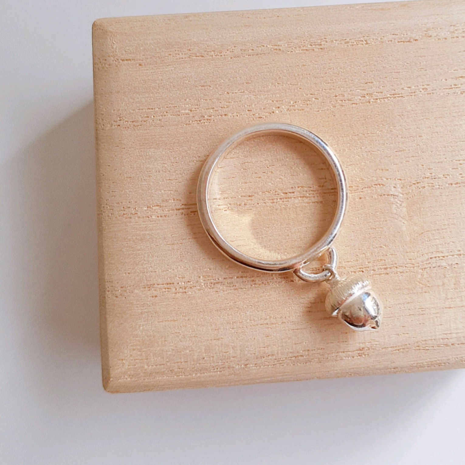 【 ゆらゆら揺れる どんぐり指輪 】どんぐりリング 京都