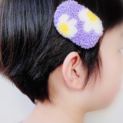 レトロポップなデイジー柄ヘアアクセサリー✼••┈┈••✼•パンチニードル ふわふわ もふもふ 5枚目の画像