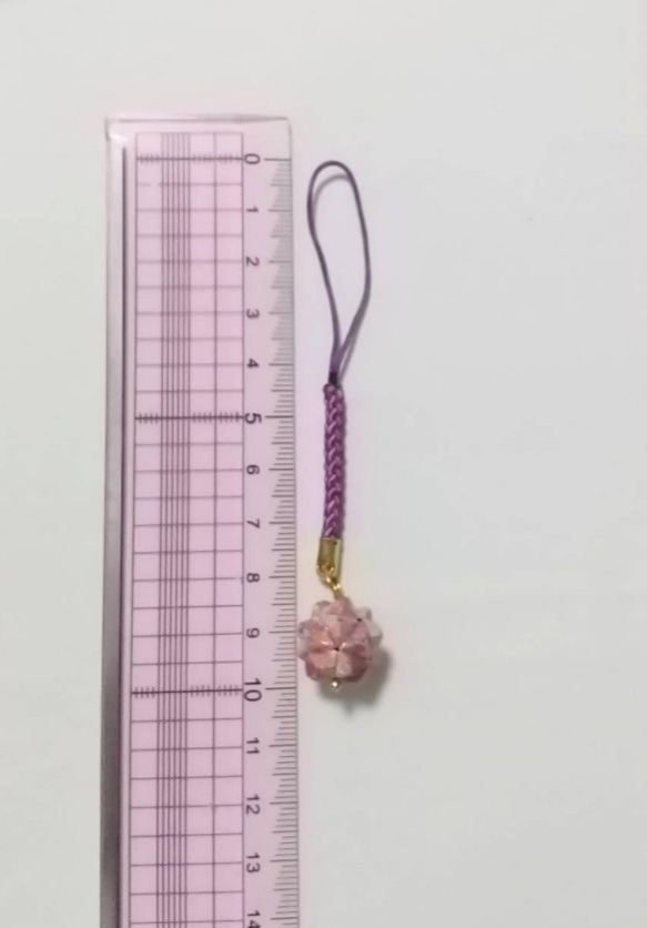 ピンク和柄の折り紙くす玉キーホルダー 3枚目の画像