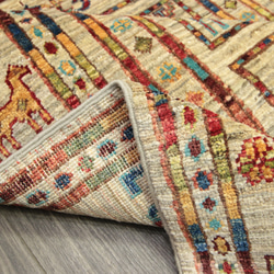 ナチュラルウールのグラデーション　パキスタン手織り絨毯　ガズニウール　アクセントラグ　100ｘ154cm　＃137 4枚目の画像