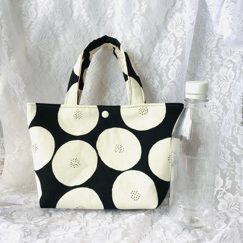 専用 あんぱん柄トートバッグと大きめポーチ 北欧風あんぱん柄ランチトートバッグボタン白js トートバッグ はち