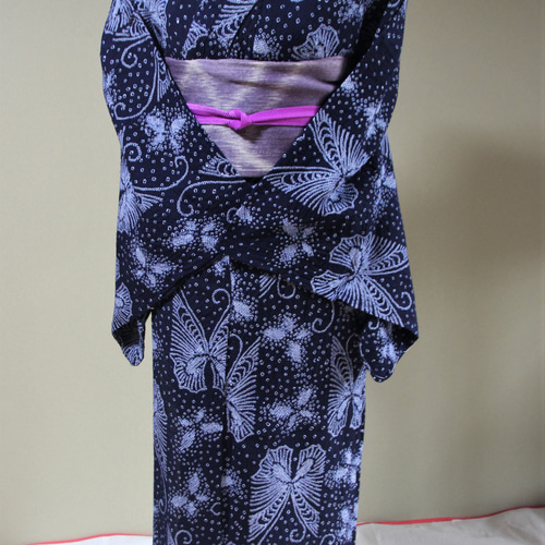 美品　上質　大人可愛い　有松鳴海絞り　浴衣　綿　絞り　高級ゆかた　浴衣のみ　濃紺 ◇現代 有松鳴海絞 浴衣◇【濃紺他】七宝柄に花の凝った意匠が