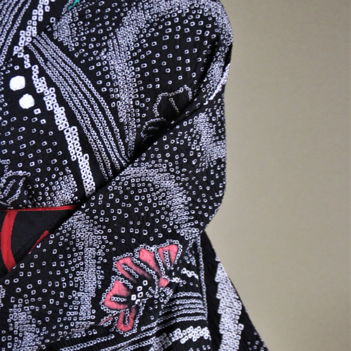 ◇現代 有松鳴海絞 浴衣◇【黒】妖しく揺れる芥子の花に細かい絞りが