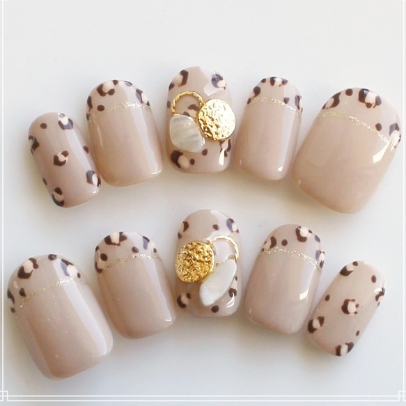 レオパードと大きめパーツの秋冬ネイル ネイルチップ（つけ爪） yuki